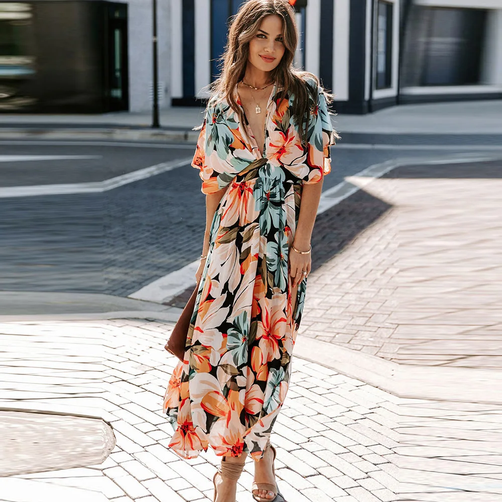 

Платье-макси с цветочным принтом, поясом на резинке и V-образным вырезом