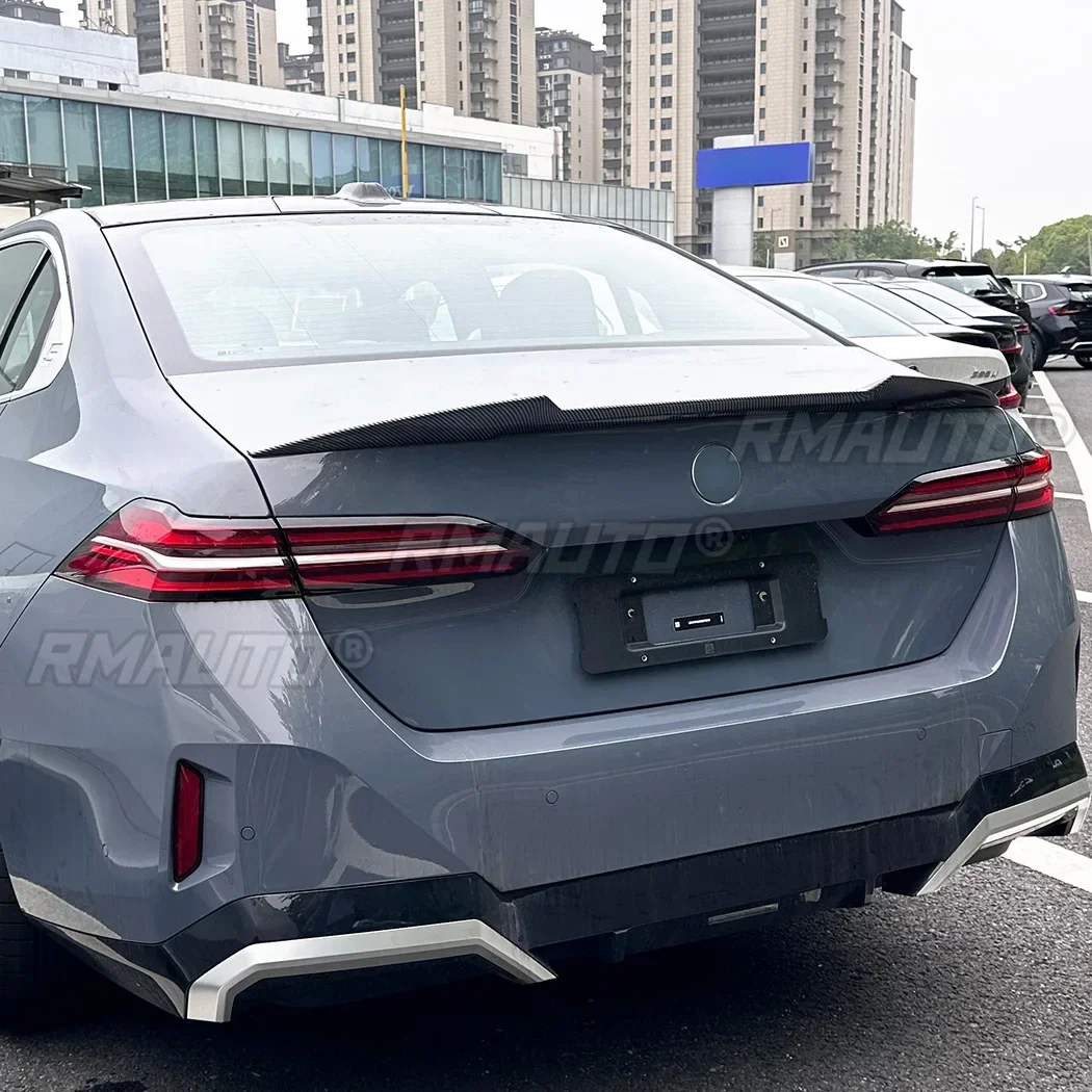 Для BMW 5 серии I5 G60 2024 комплект кузова задний спойлер заднее крыло глянцевый черный