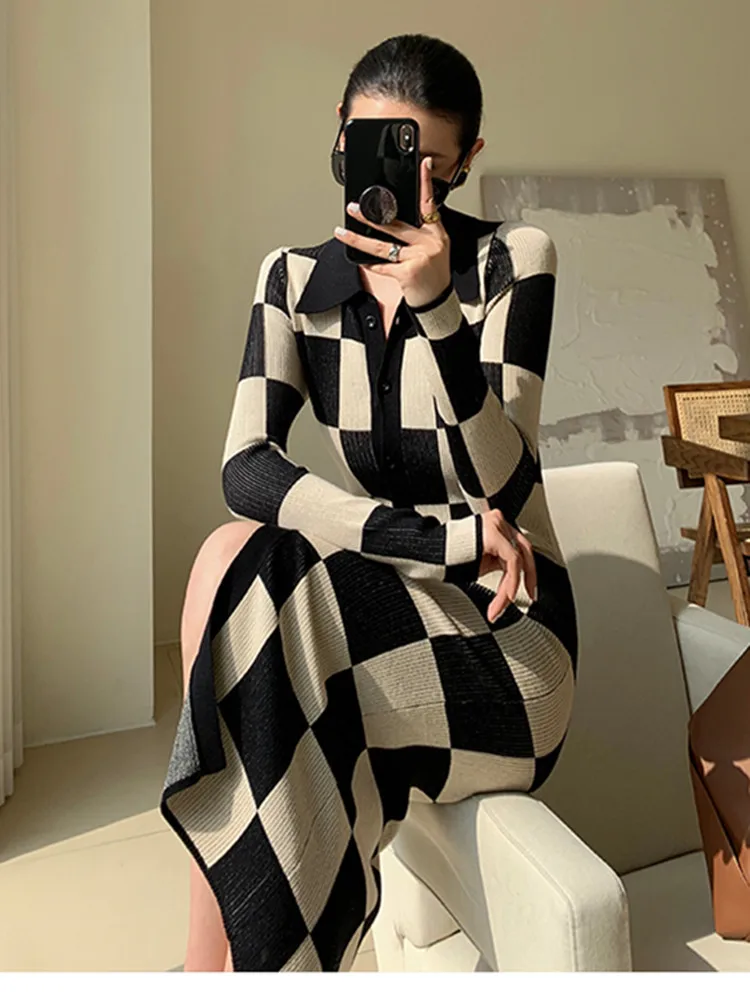 Женское трикотажное платье-кардиган в клетку с длинным рукавом - купить по