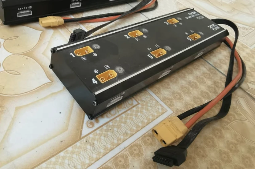 

SKYRC G630 LiPo/ LiHV 6S Зарядный концентратор, умная система управления зарядкой, зарядная плата для PC1080C зарядного устройства