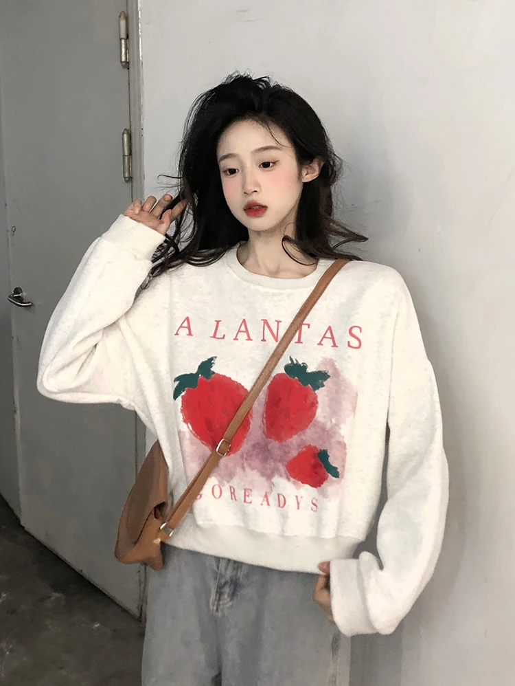 

GBB1594 Watercolor strawberry short round neck thickened sweater Autumn and winter new western-style age reducing design top