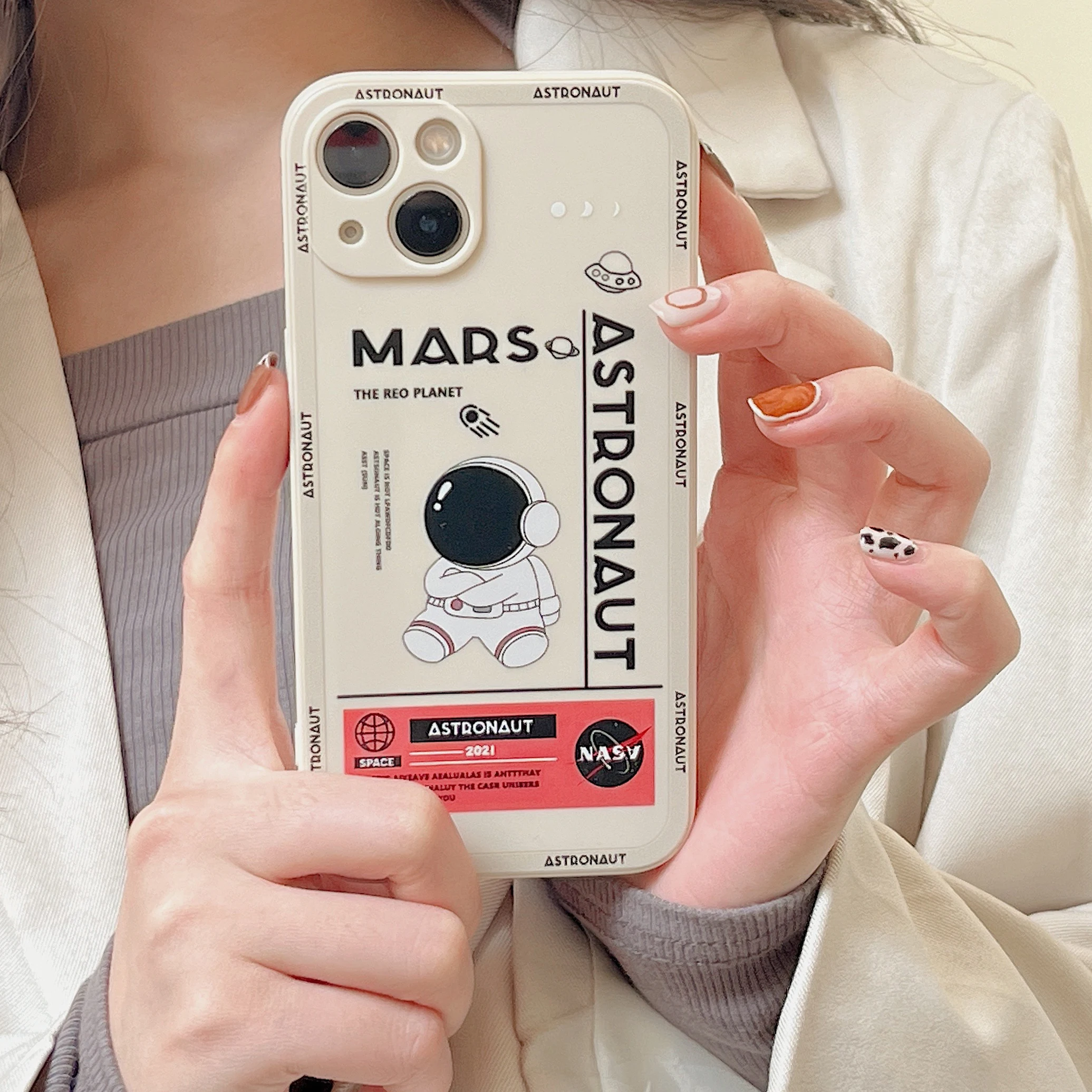 

Cute Astronaut Funda For iPhone 14 13 12 11 Pro MAX XR X SE XS Luxury Phone Case iPhone 6 6s 7 8 14 Plus Soft Silicone Cover