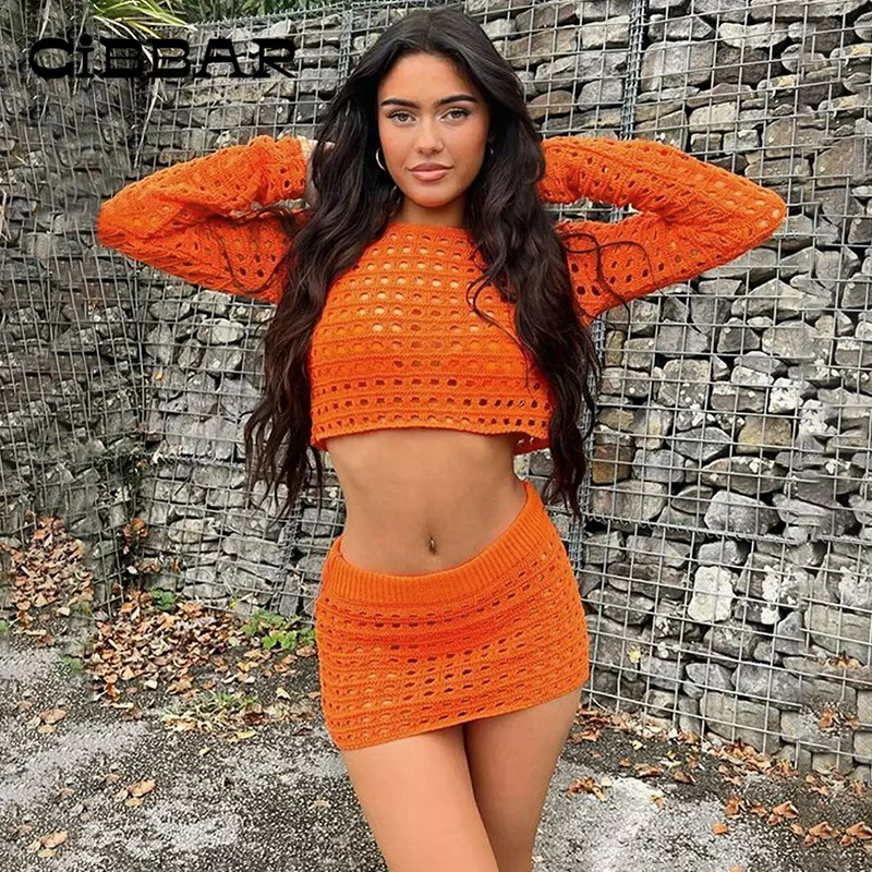 Комплект из топа с длинным рукавом и мини-юбки 2022 |