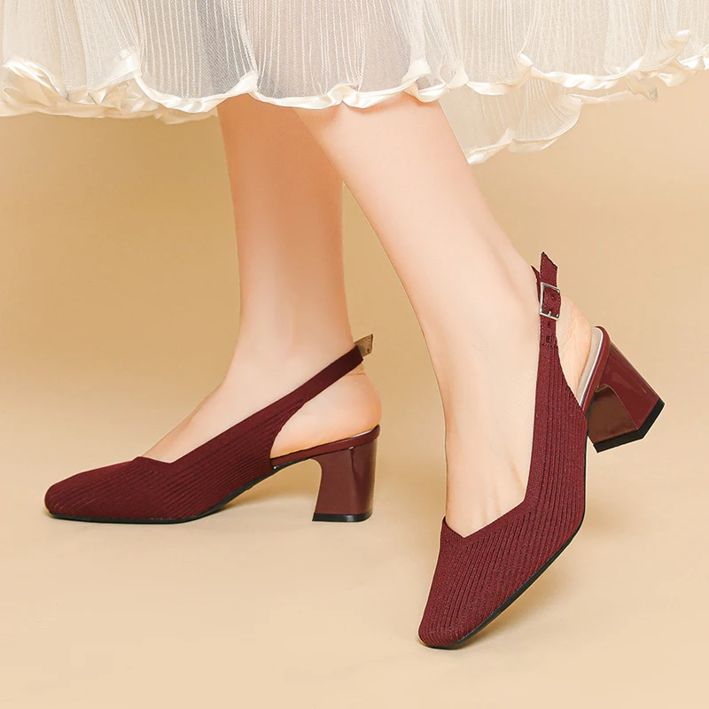 Женские босоножки на толстом каблуке