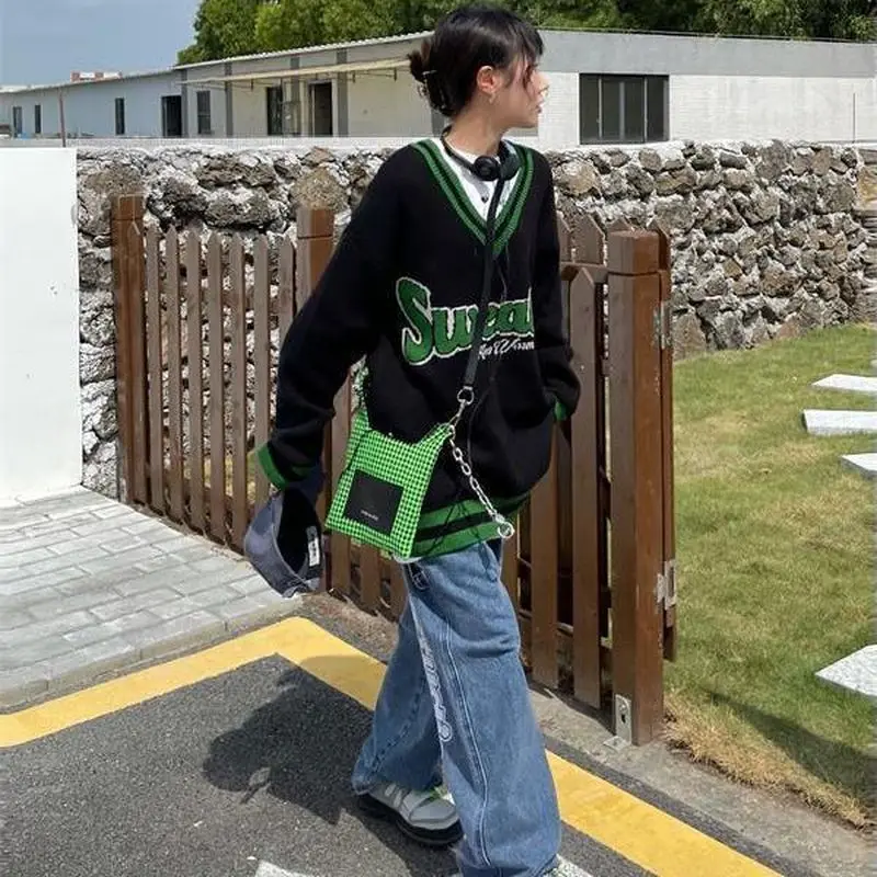 

Autumn winter jerseys mid-length Hong Kong style v-neck retro western knitted sweater American street elegant Hip hop sweater