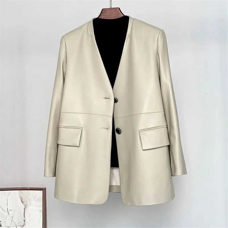 Рисунок 2 - Женское осеннее пальто из искусственной кожи