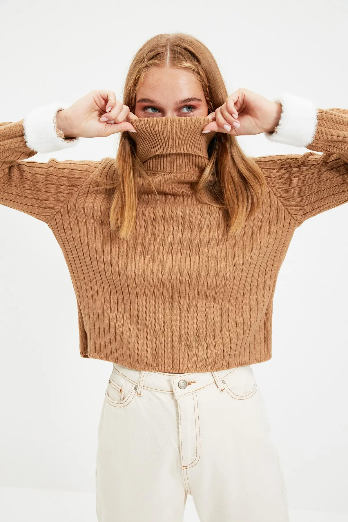 

Trendyol Turtleneck Knitwear Sweater TWOAW22KZ1104