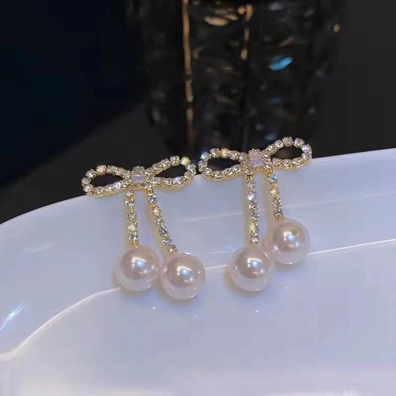 

Korean Version of The Trend Simulation Big Pearl Pearl Pendant Long Earrings Bow Knot Wedding Pendant Earrings Fashion Jewelry