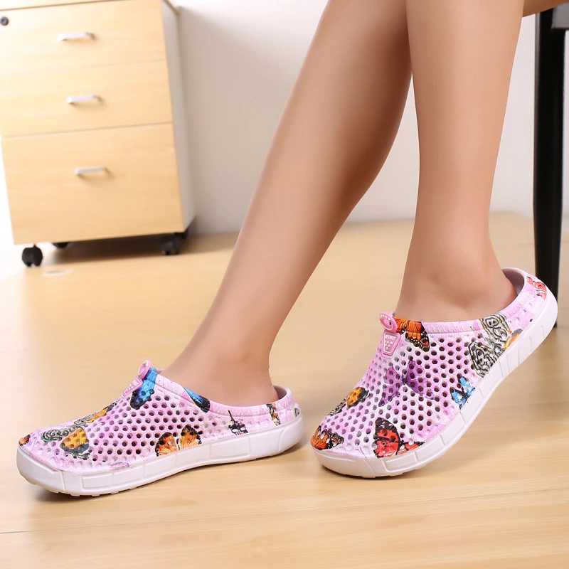 Women Fashion Clogs Beach Sandals Hollow Shoes Travel Outdoor Leisure Slippers Garden Clogs