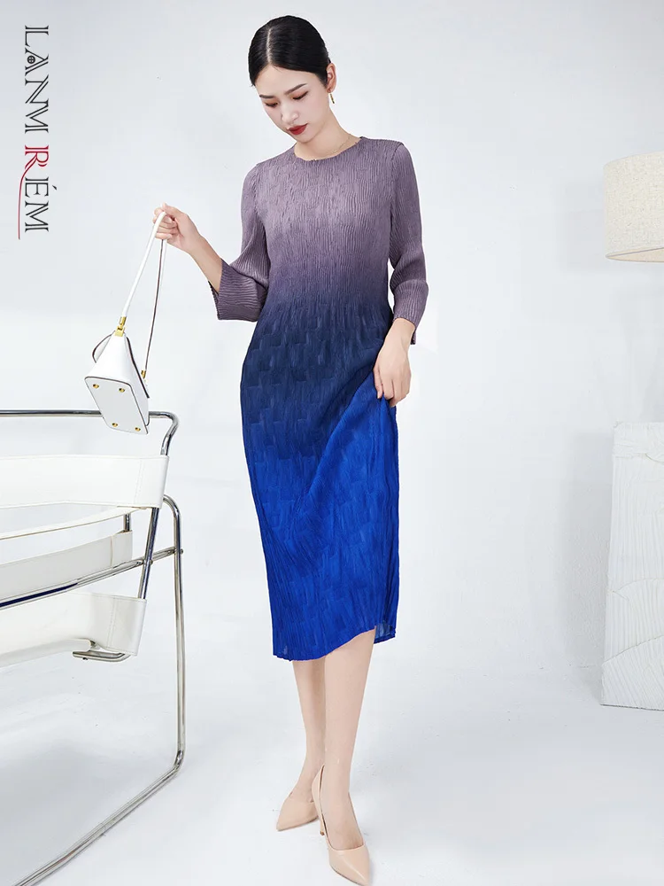 

LANMREM Gradient Color Pleated Dresses For Women Round Neck Long Sleeve Medium Length Slim Elegant Dress 2023 New Spring 2Q1105