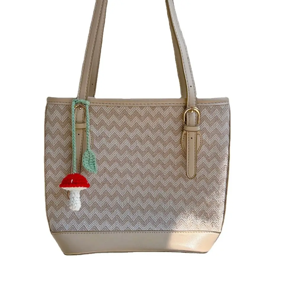 Подарки шерстяной вязаный кулон с клубникой розовый красный желтый вязаная