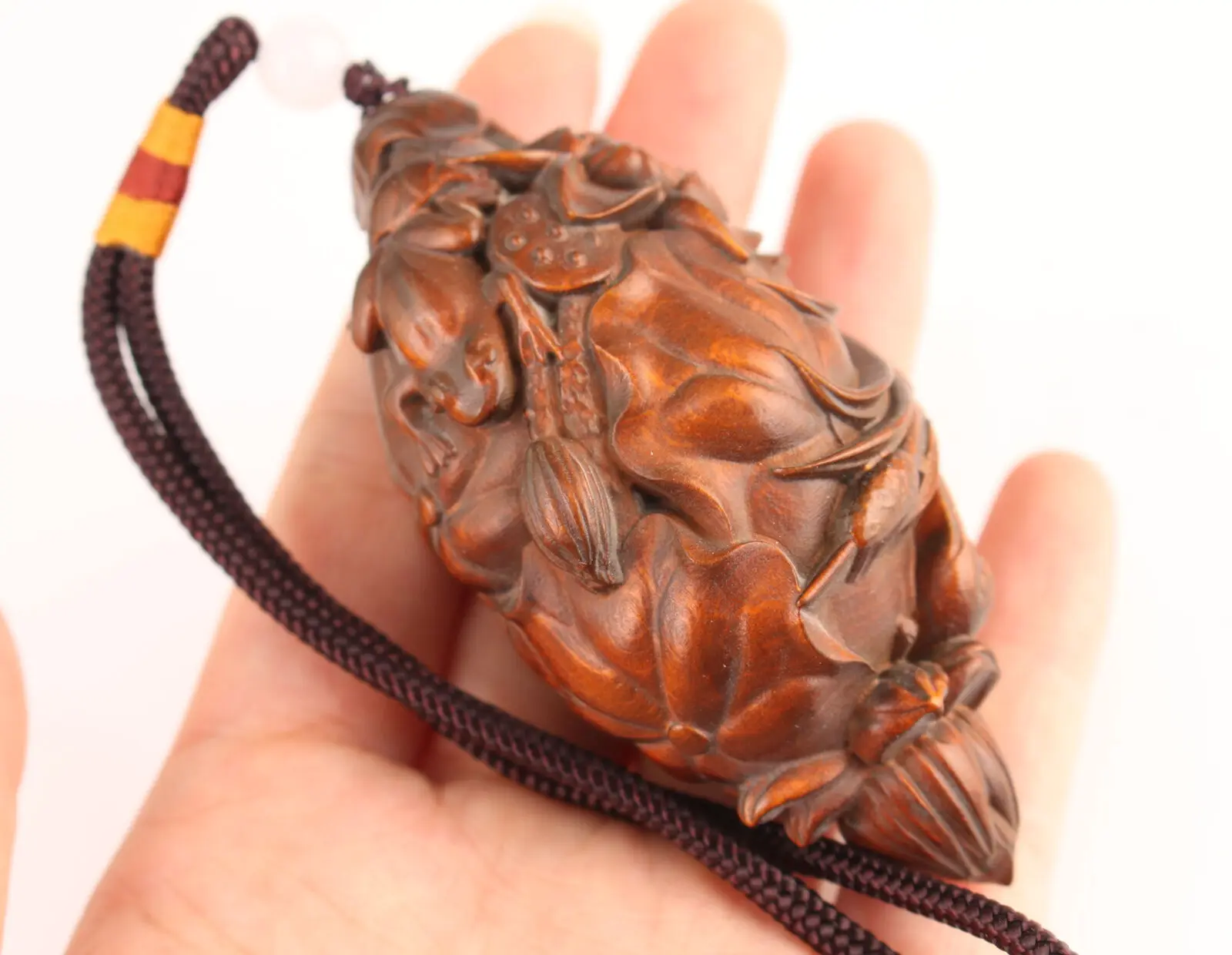 

Статуя лягушка из дерева