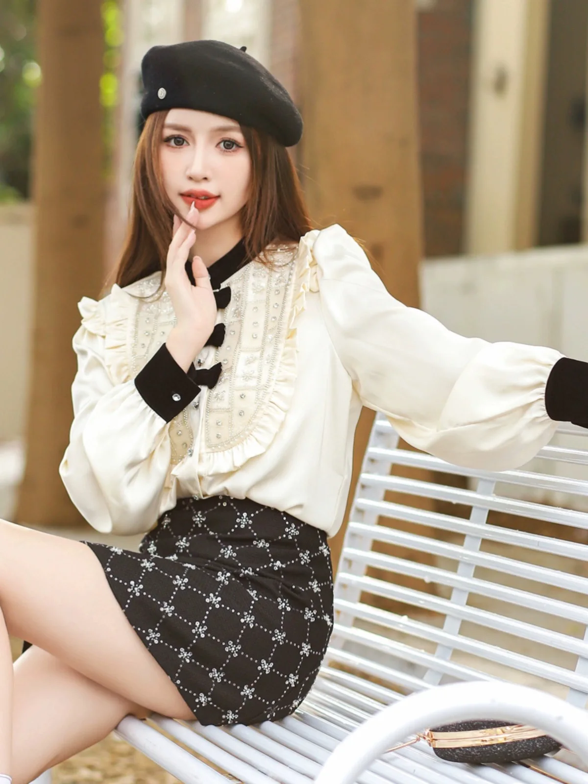 Блузка женская во французском стиле с воротником-стойкой и бантом