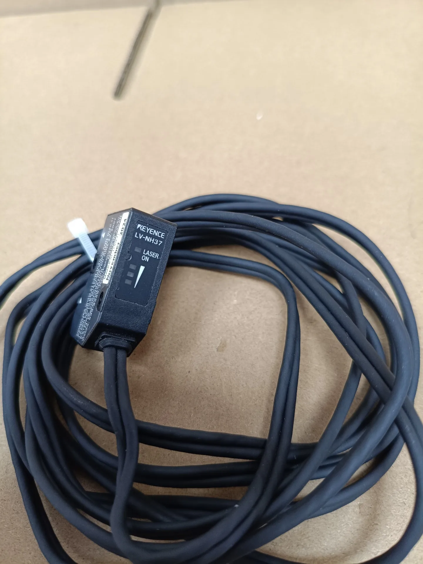 Фото Лазерный датчик LV-NH37 KEYENCE №3
