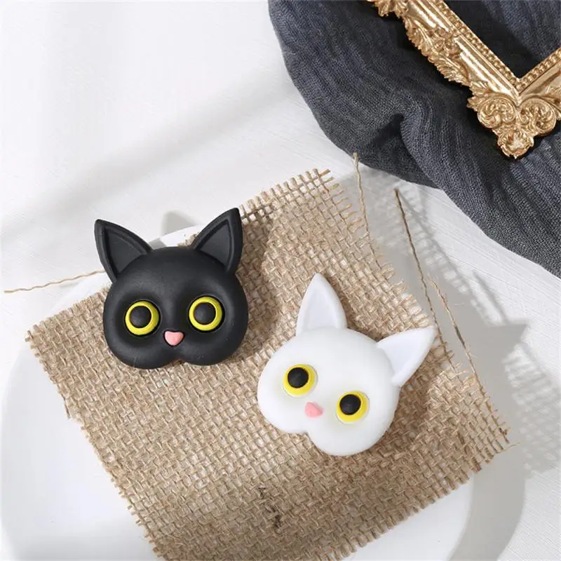 

Japanese Portable The Cat Broken Hair Cartoon Cute Modeling Wild Light Hairpin Cosmetic Hair Accessories Comfortable Delicate