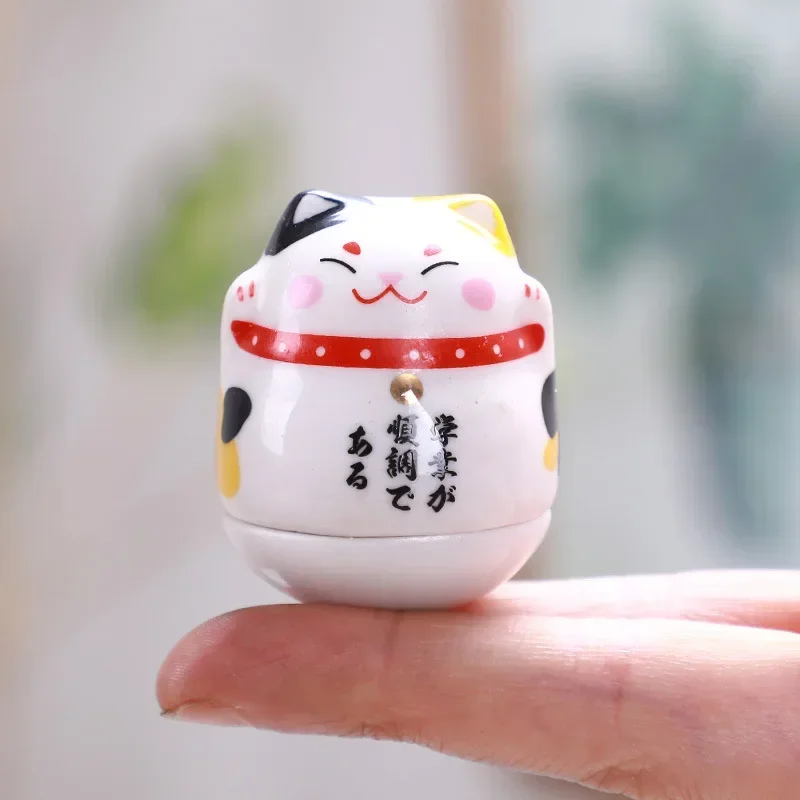 

Керамическая статуэтка Манeki-Neko