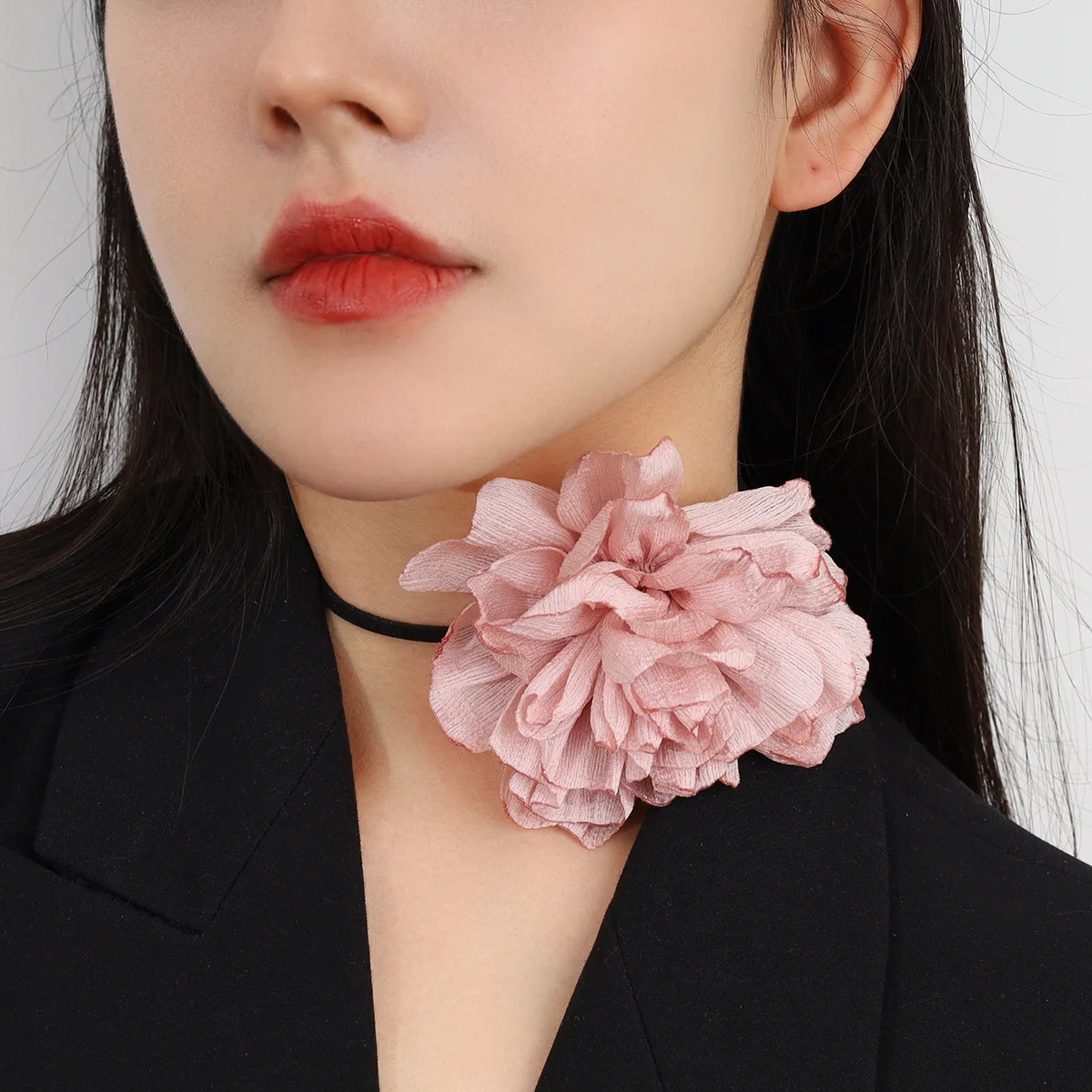 

Romantic Flower Choker Necklace Korean Velvet Flowers Necklaces Women Delicate Elegant Clavicle Chain Party Jewelry Accessories