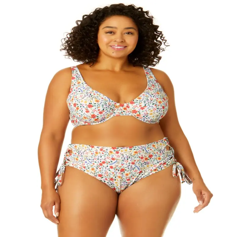 

Женский купальный костюм с высокой талией и разрезом сбоку