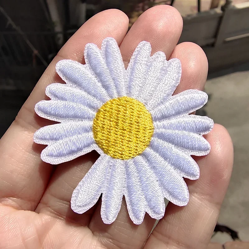 50 шт./лот роскошная маленькая ромашка белая нашивка с вышивкой рубашка обувь