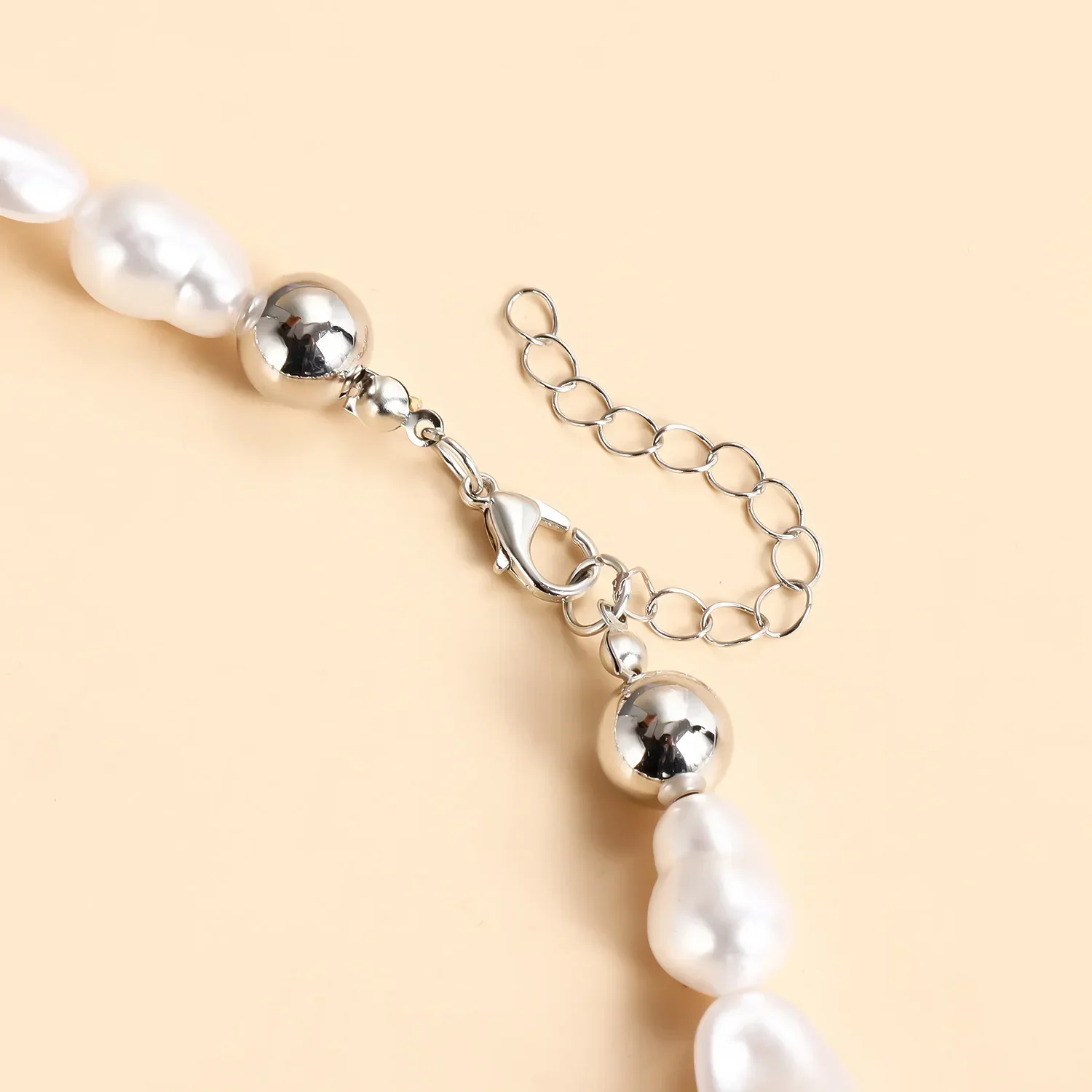 Ожерелье женское из бисера с большими белыми бусинами металлическое колье