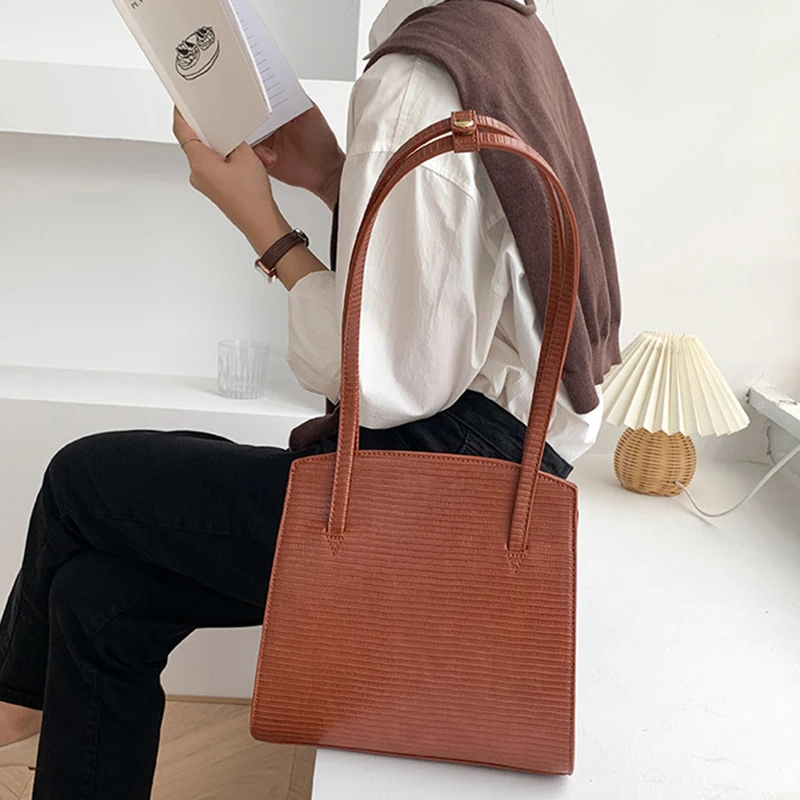 

Solid Color PU Shopping Handbags Women Large Capacity Leather Fashion Shoulder Casual Tote Bag Ladies Simple Vintage Bags 2022