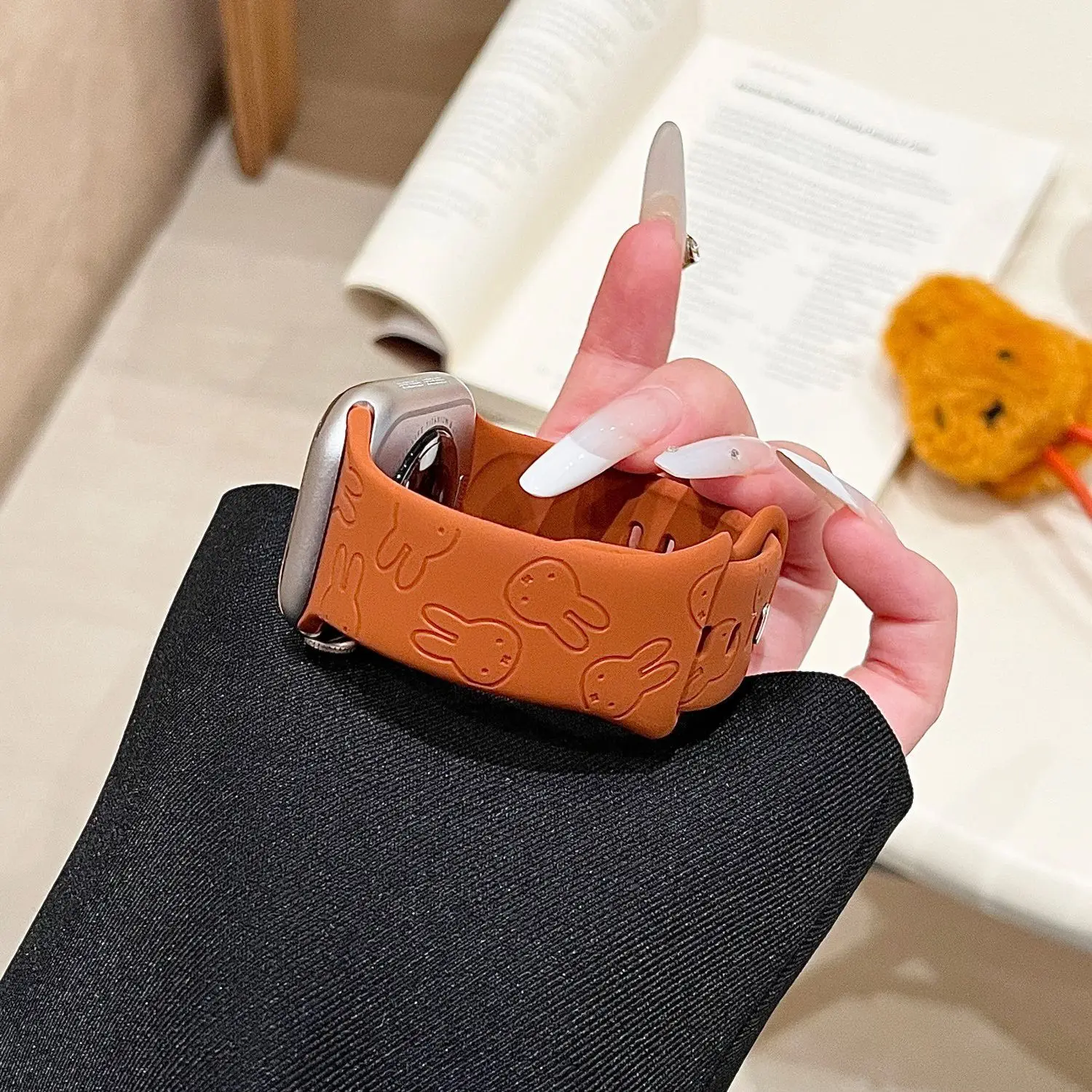 Фото Силиконовый ремешок для часов с рисунком Miffy, совместимый с Apple Watch S11 S10 9 Ultra, милый сменный ремешок для Iwatch, новый, милый, в стиле Kawaii №4