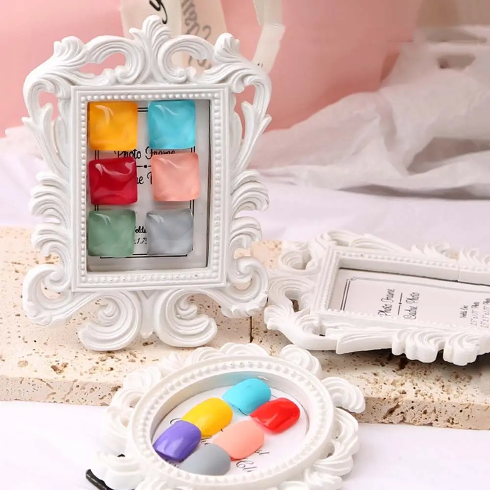 

European Resin Golden Mini INS Retro Embossed Photo Frame Manicure Works Display INS Creative Pendulum Photo Props