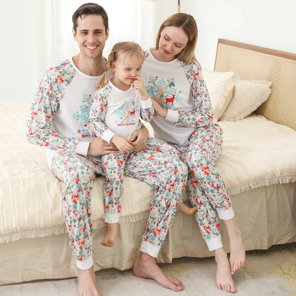 

Merry Christmas Party Pajamas 2022 Family Matching Clothing Sets Parent-child Elk Print 2 Pieces Suit Sleepwear Xmas Family Look