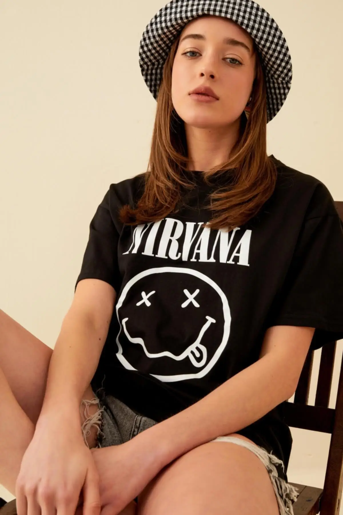 

Черная Новая женская футболка оверсайз с принтом Nirvana