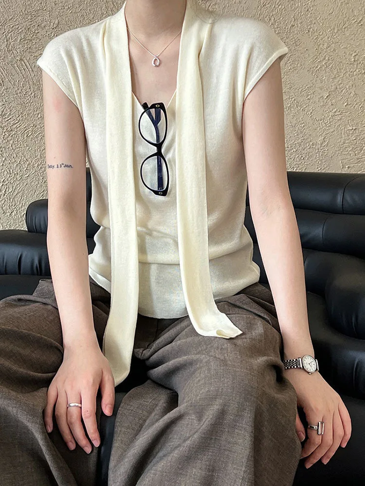 Женский трикотажный свитер с V-образным вырезом и коротким рукавом