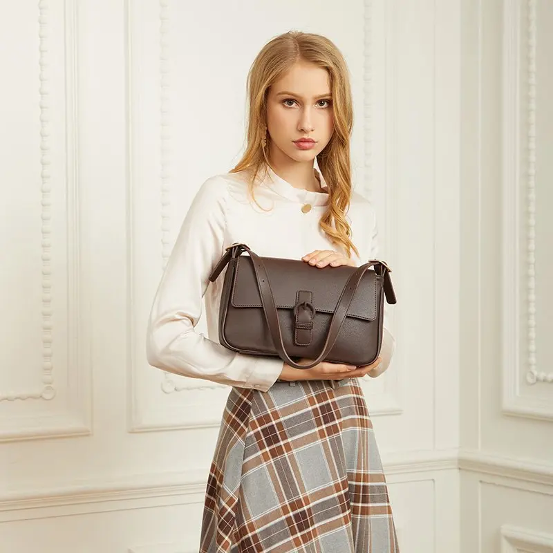 

High Quality Leather Solid Color Retro Small Square Bag 2022 New Fashion Multifunctional Flip Shoulder Bag Luxury Designer Cc