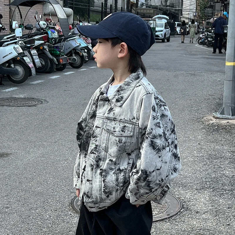 

Джинсовая куртка для мальчиков Новинка Осень 2022 детская одежда детская куртка в Корейском стиле с градиентом Топ для мальчиков в западном с...