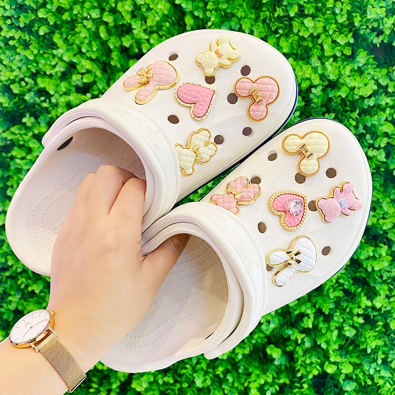 Hot 1pcs Metal jewelry Style Shoe Charms Pearl Crown Shoe Aceessories Decorations Fit women’s croc Clogs Buckle girls Gifts jibz