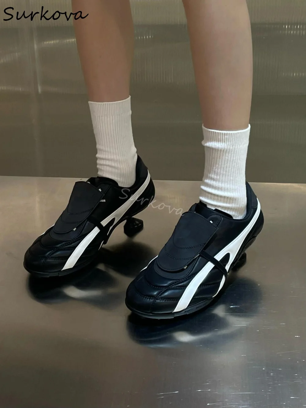 Балетки женские спортивные с перекрестной шнуровкой туфли-лодочки в странном