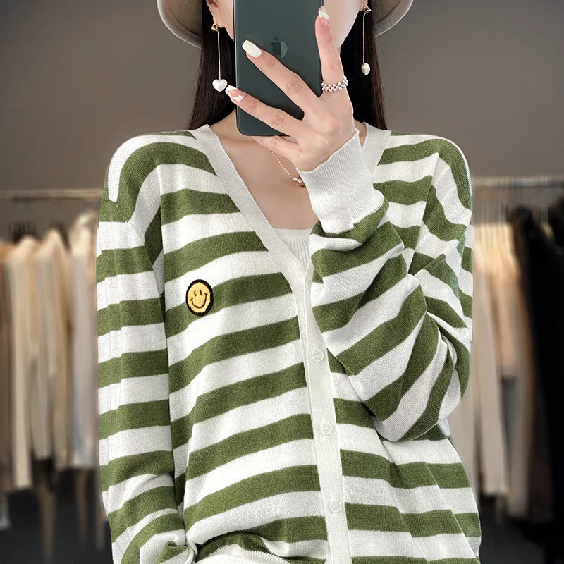 

2023 Autumn and Winter Women's Cardigan Smiley Face Sweater Striped Cardigan Women's Cashmere Cardigan Sweater Knitted Cardigan