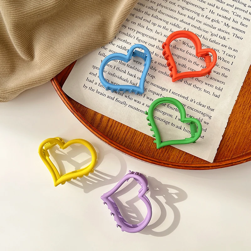 

Новинка 2022, женские милые цветные шпильки для волос в форме сердца из сплава, милые заколки-пряжки, женские аксессуары для волос