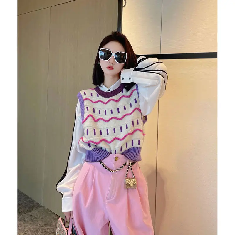 

Female vest sweater 2023 autumn dress new short sweater design sense niche vintage retro color strip knitting round neck vest