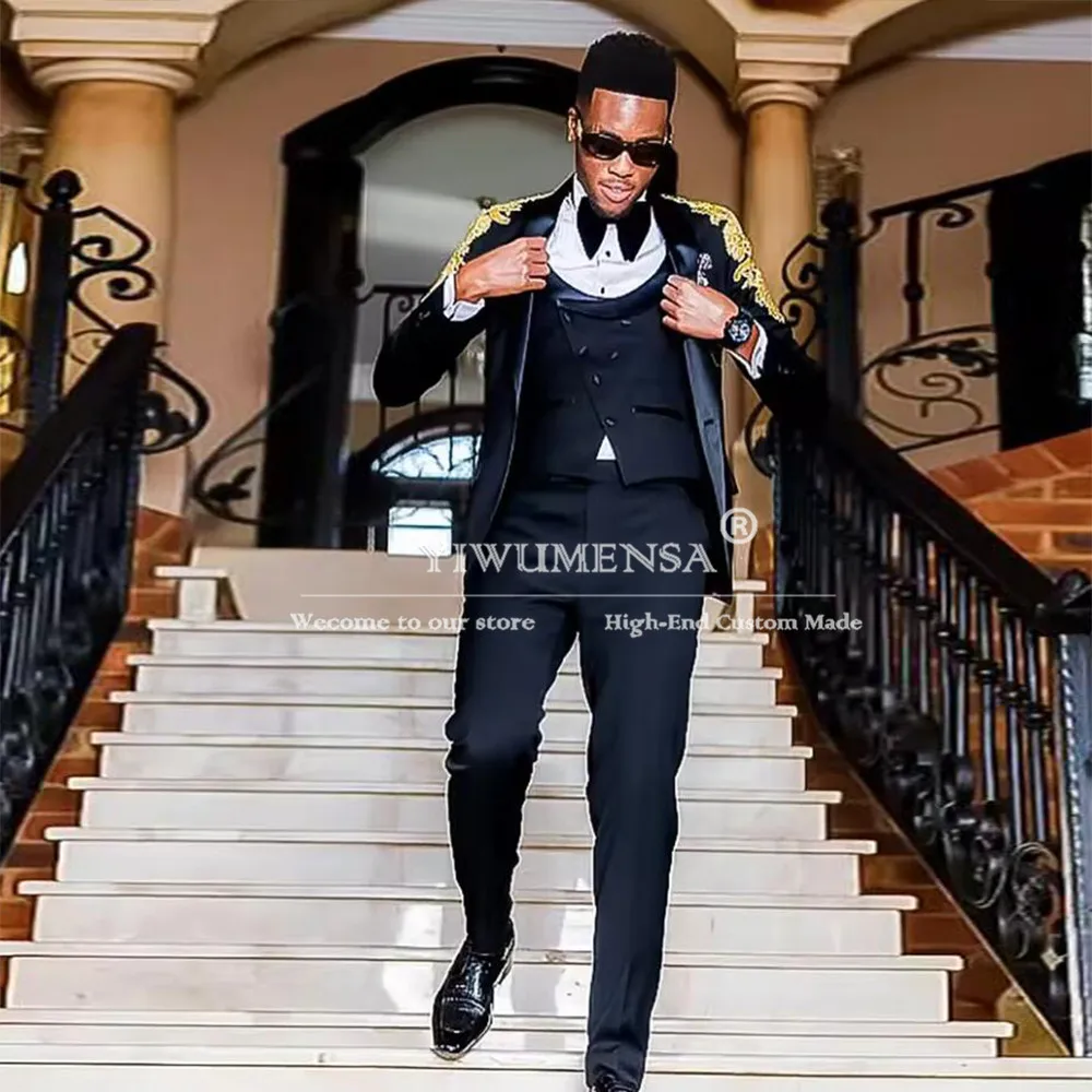 Смокинги с золотыми камнями и вышивкой платье из 3 предметов по индивидуальному