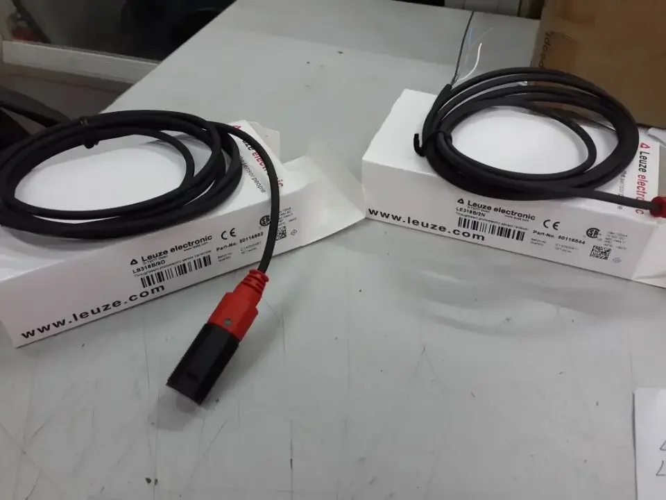 Новый оригинальный фотоэлектрический датчик LEUZE индукционный переключатель