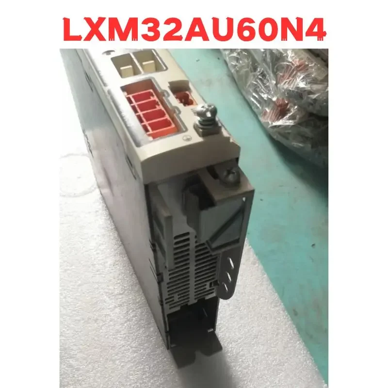 Б/у сервопривод LXM32AU60N4 протестирован