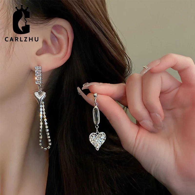 Серебряные асимметричные серьги-подвески 925 пробы с цирконом