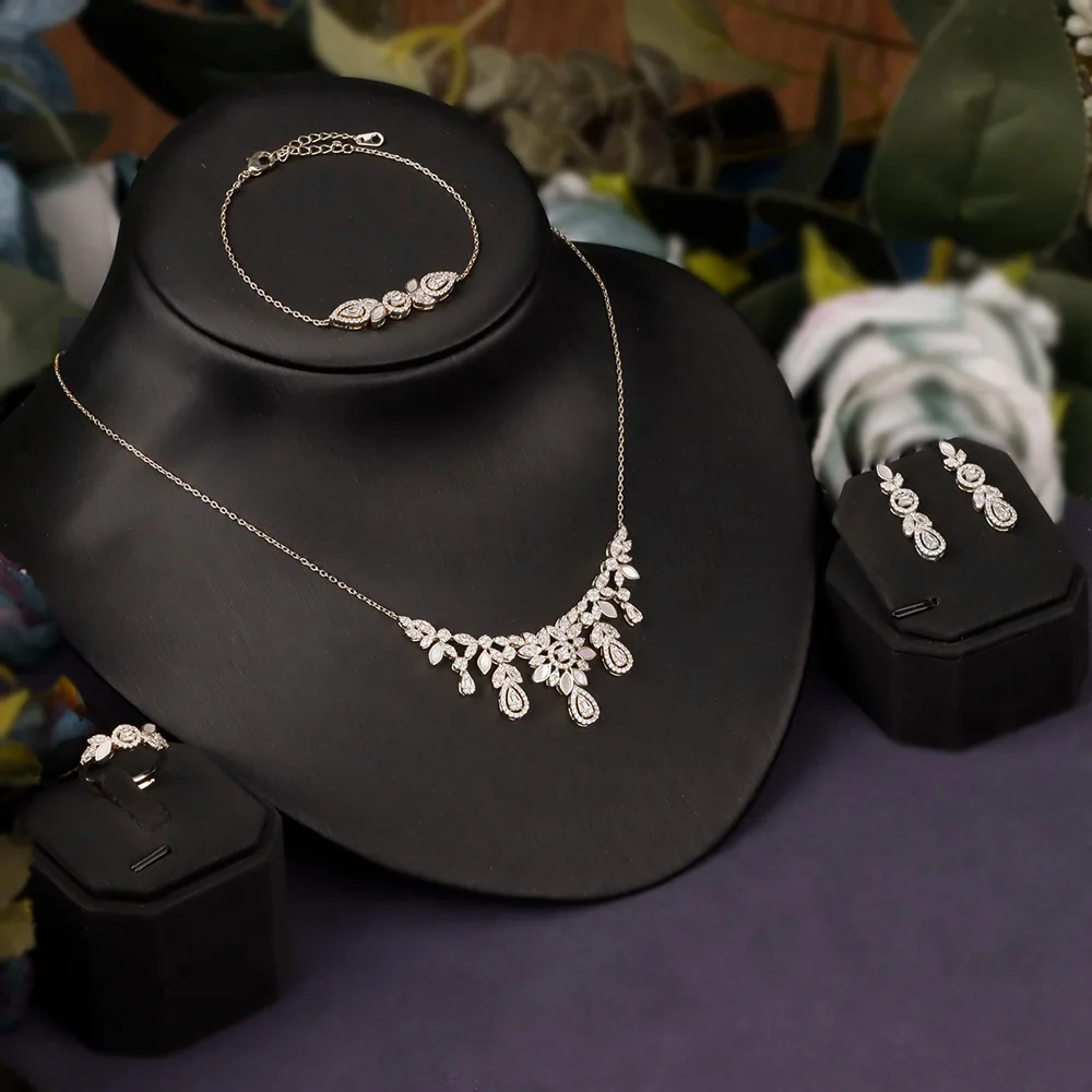 

Комплект из колье, серёг и кольца, с фианитом