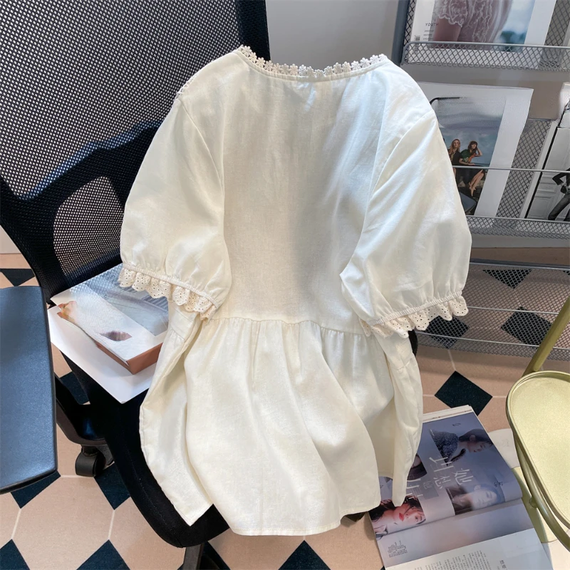 Женская однотонная блузка с кружевом