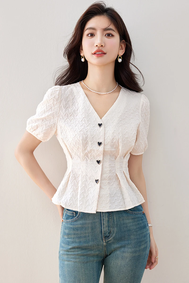 Женская офисная блузка с коротким рукавом облегающая пышными рукавами V-образным