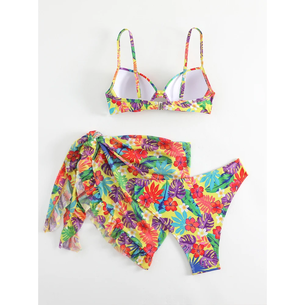 Рисунок 5 - Купальник-бикини с тройным принтом и юбкой