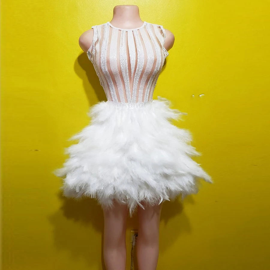 

Charming Short Feather Cocktail Dresses Illusion Sequined Sleeveless Mini Women Maxi Dresses To Birthday Party SexyGowns