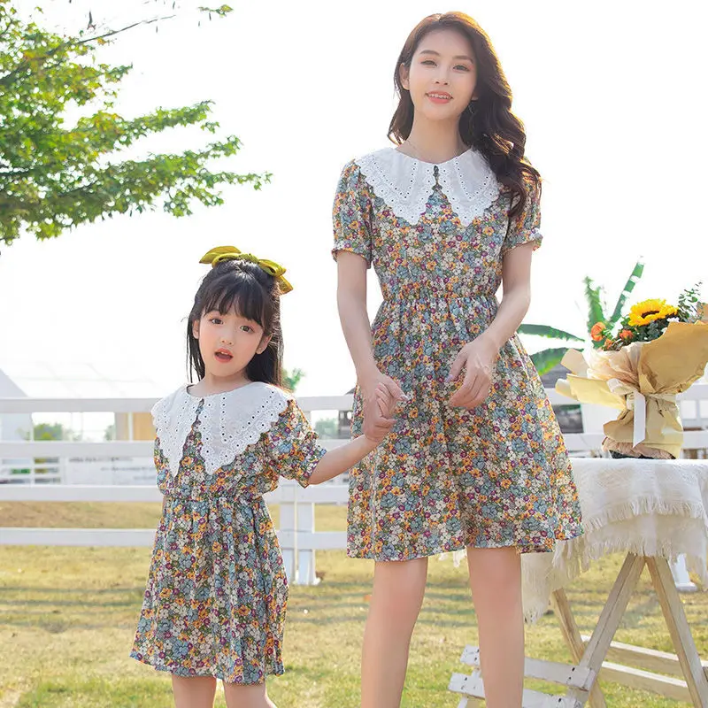 

2021 Summer New Family Matching Outfits Dresses Fashion Floral Lace Collar Mother and Daughter Beach Skirt Seaside Holiday Dress