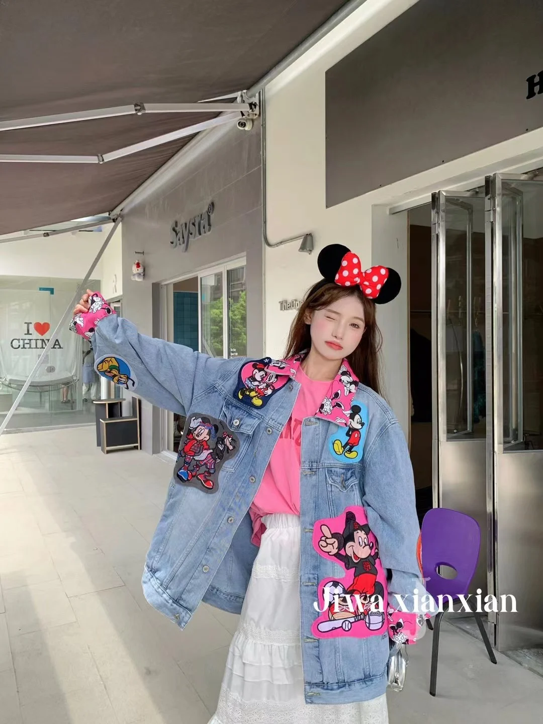 Женская однобортная джинсовая куртка свободная Осенняя с мультяшным принтом