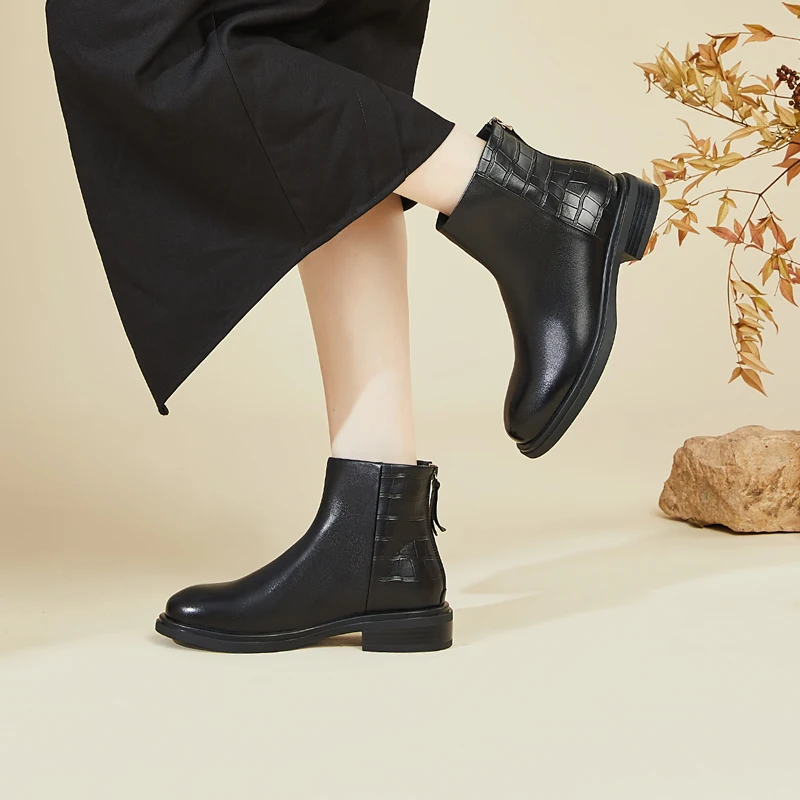 

Kangnai Chelsea Boots Women Genuine Leather Brogue Round Toe Elastic Band Back Zipper Ankle Boots Winter Ladies Shoes