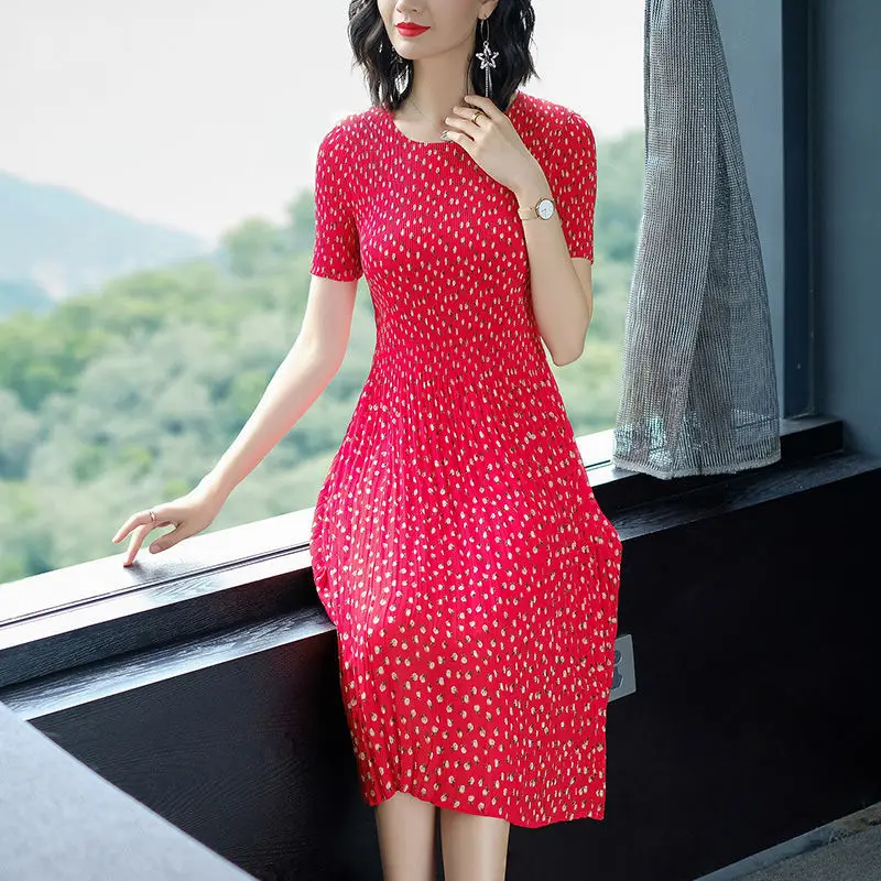 

Casual dress female 2022 Summer new fold printing loose simple fashionable round neck short sleeve mid -length dress female